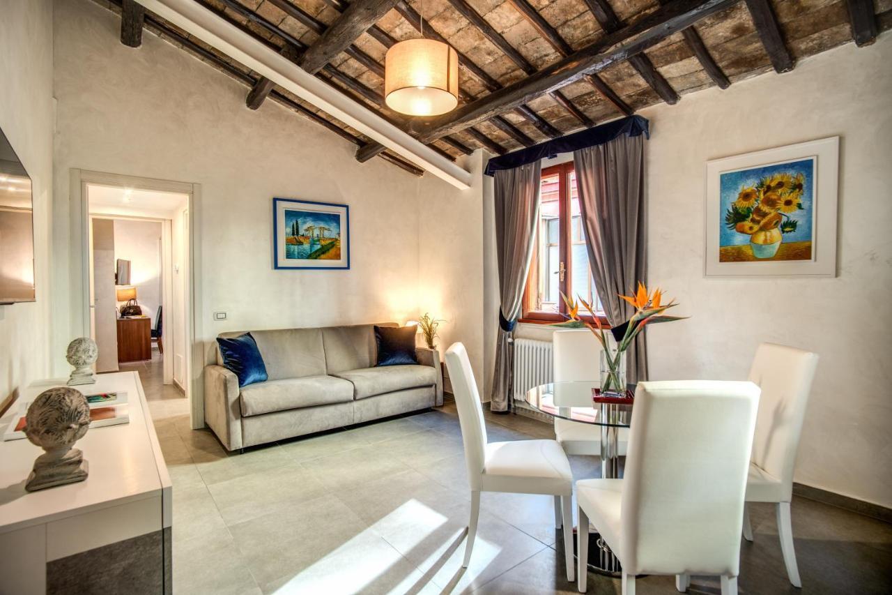 Gasthuis Tritone House