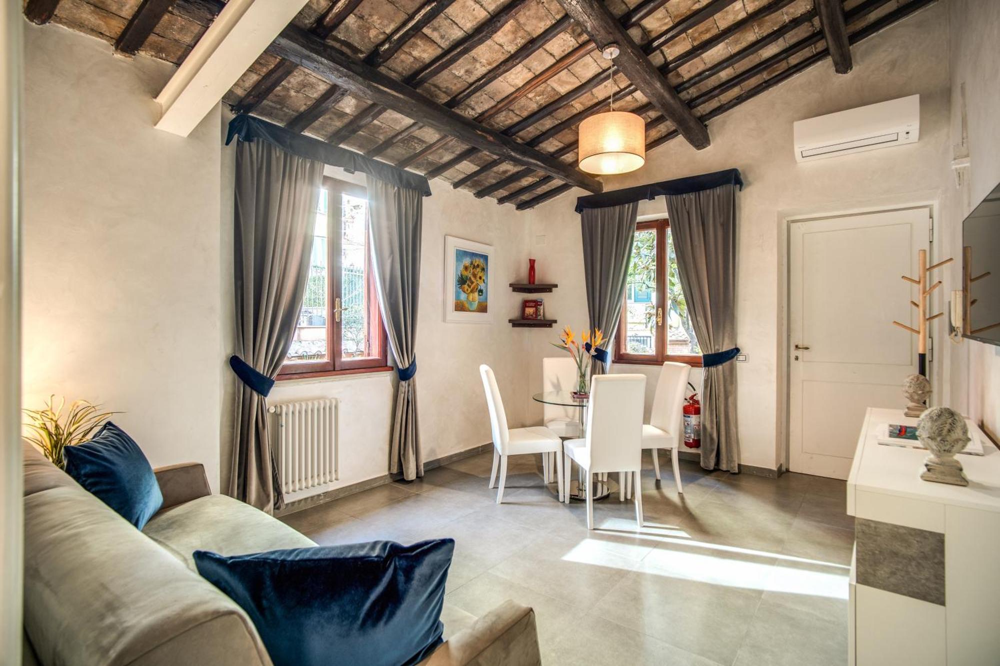 Gasthuis Tritone House